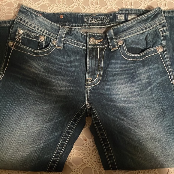 MISS ME Embroidered FLEUR DE LIS Rhinestones JEANS Cropped Capri STRETCH 29 EXC - Picture 3 of 4